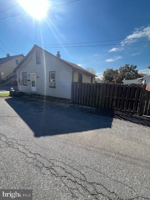 215 N RAILROAD AVE Property Photo 1