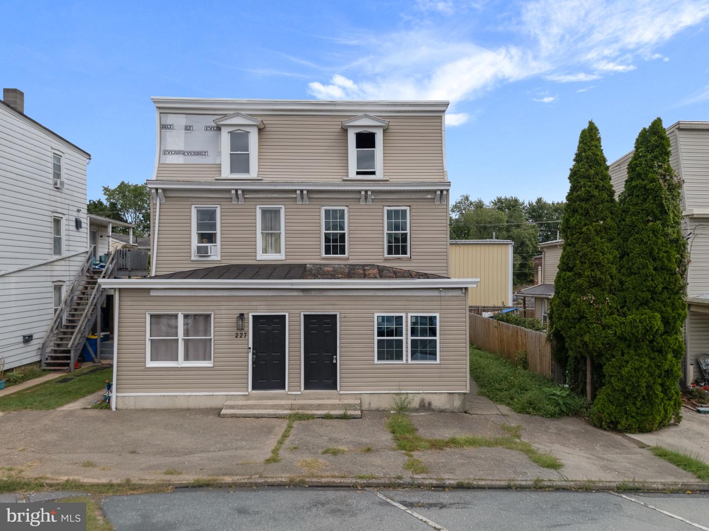 225 Market St Property Photo 1