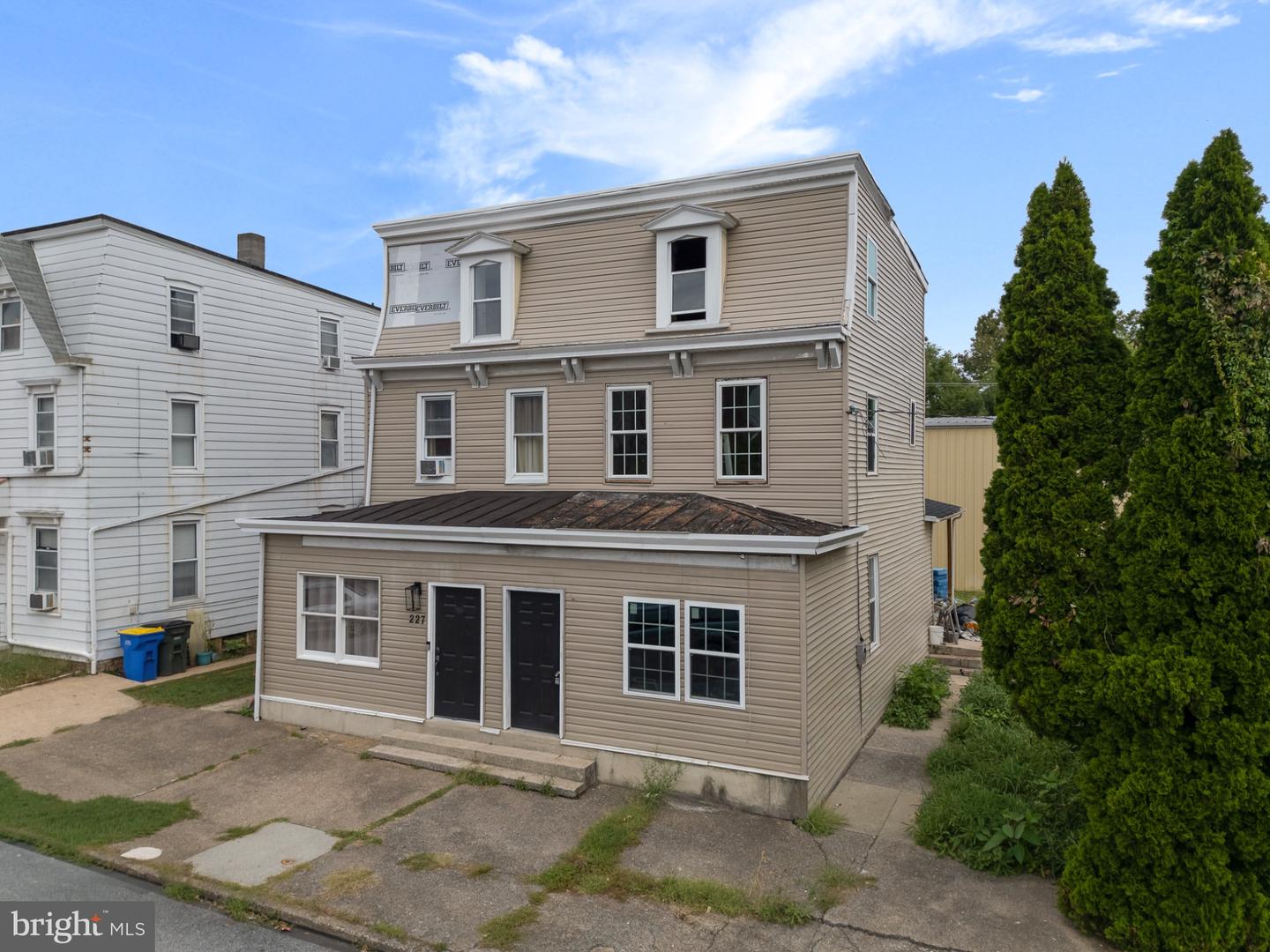 225 Market St Property Photo 2