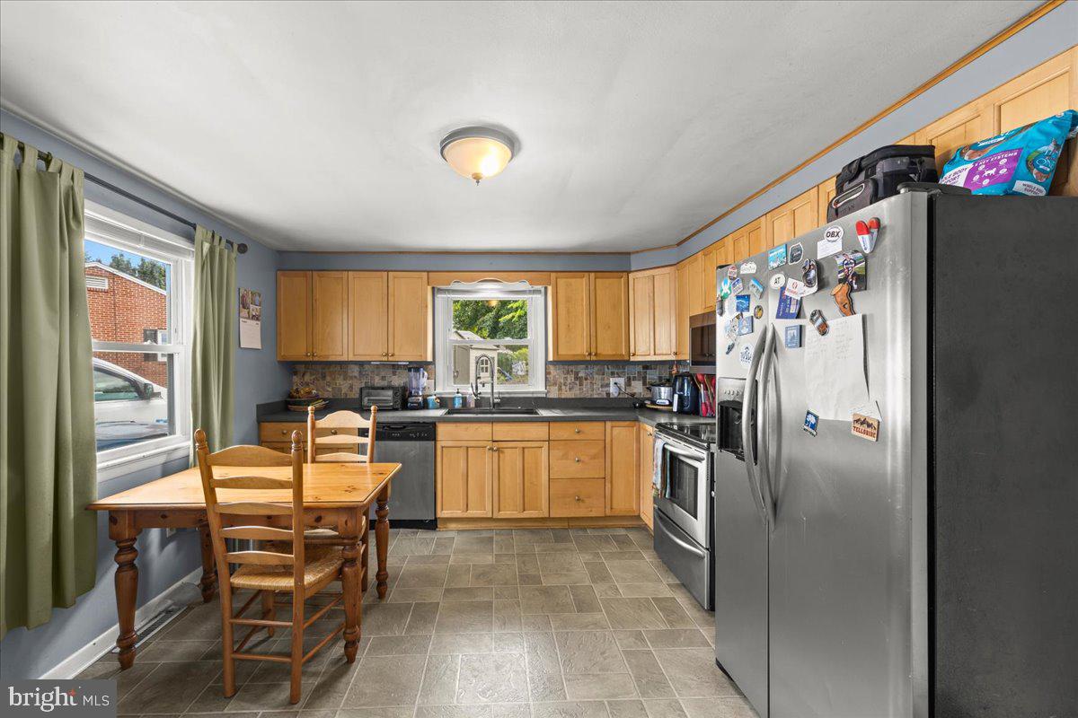 100 Walton Ave Property Photo 6