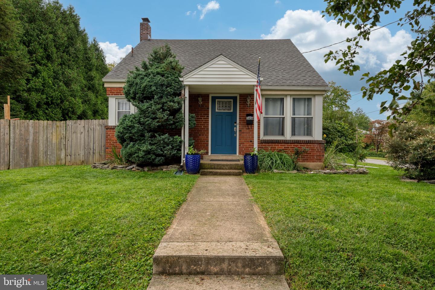 1616 Maple St Property Photo 1