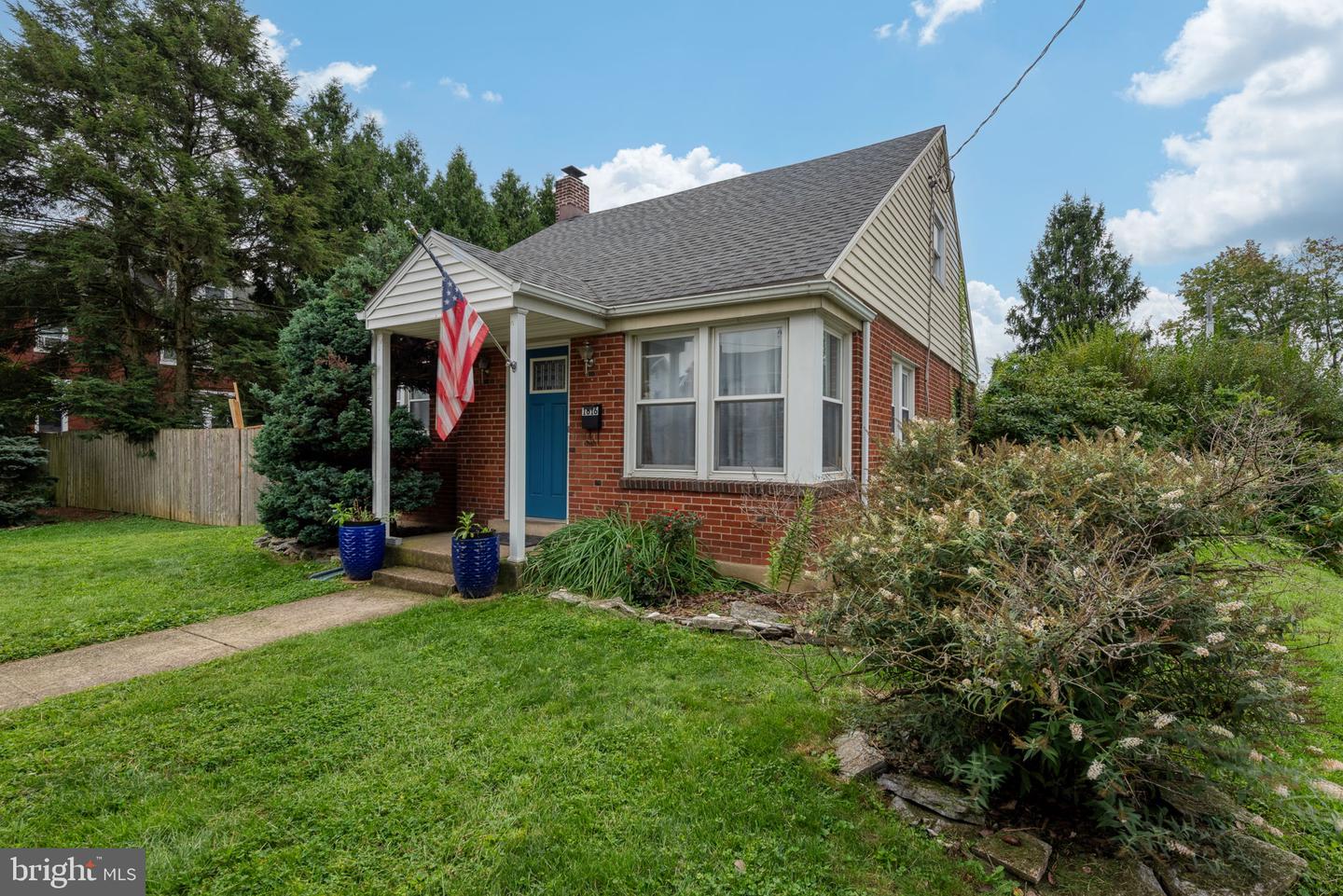 1616 Maple St Property Photo 3