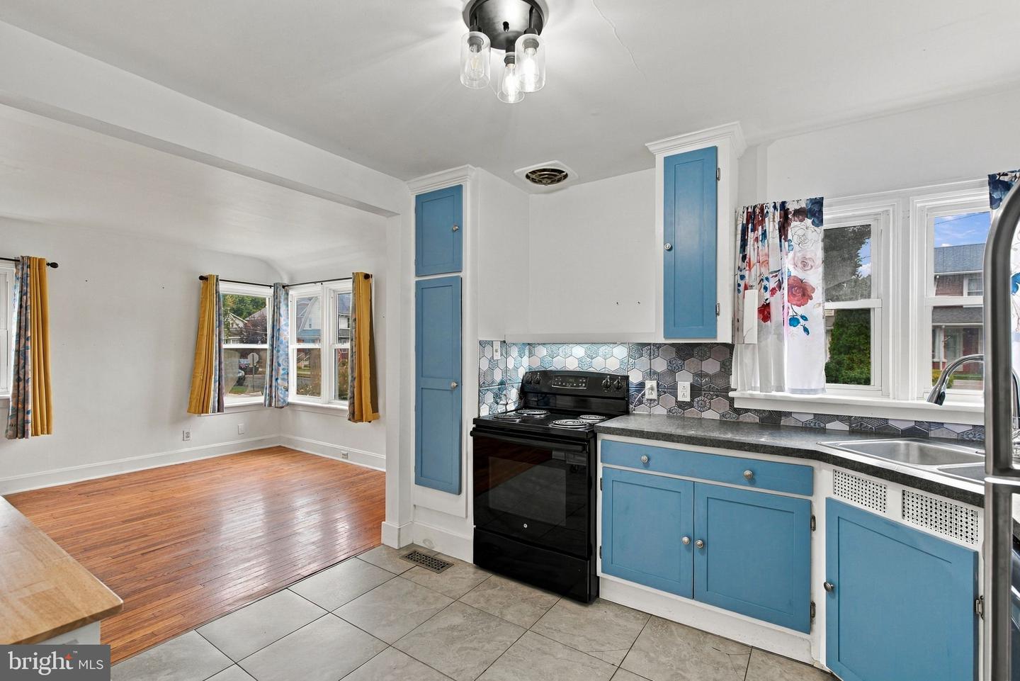 1616 Maple St Property Photo 10