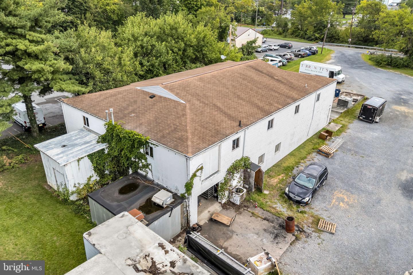 844 W Trindle Rd Property Photo 12