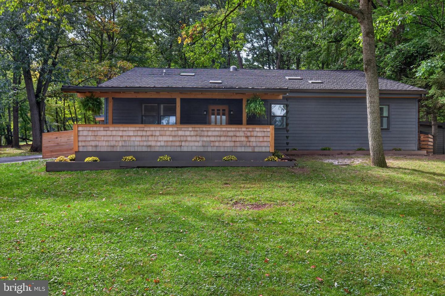 1061 York Rd Property Photo 2