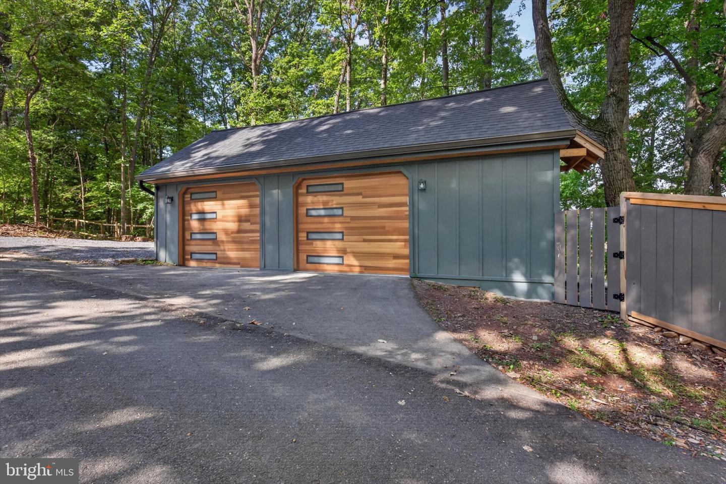 1061 York Rd Property Photo 15