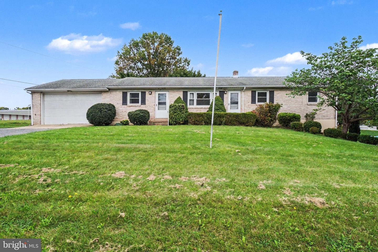 4800 CREEKVIEW RD Property Photo 1