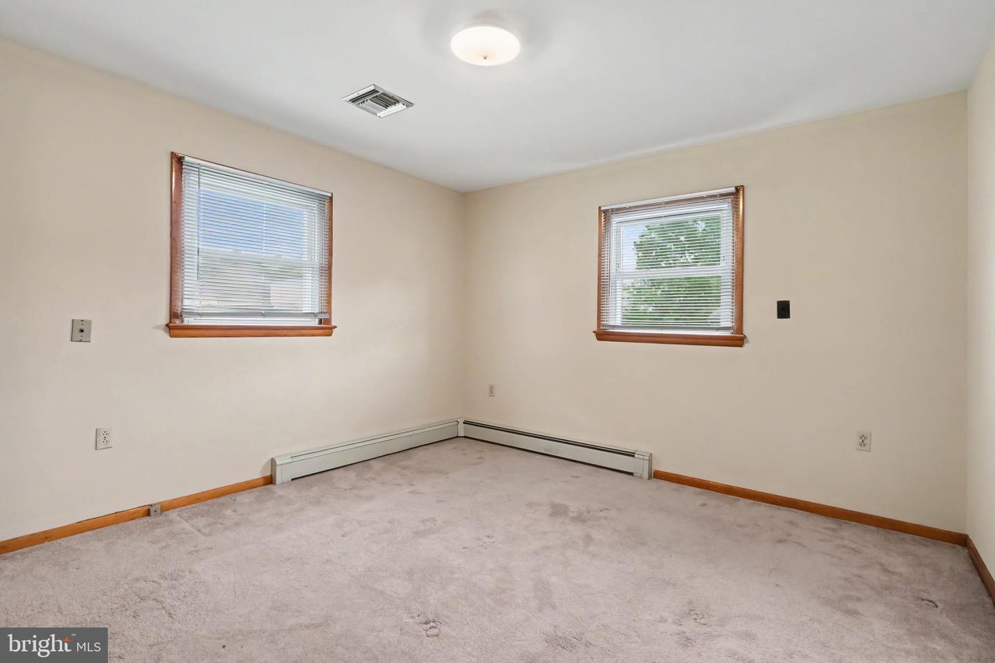 4800 Creekview Rd Property Photo 6