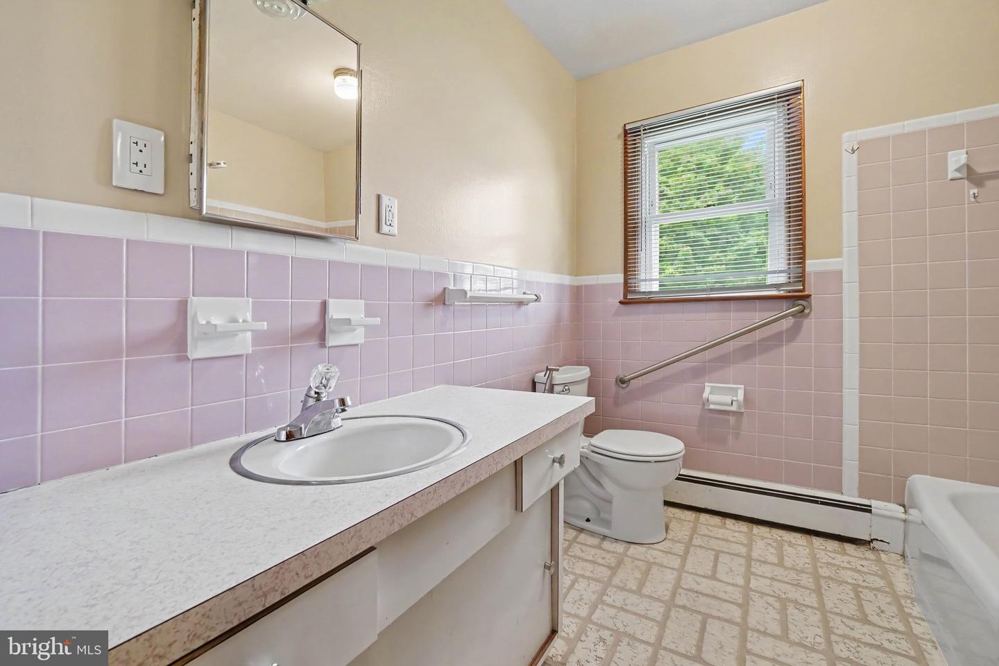 4800 Creekview Rd Property Photo 9