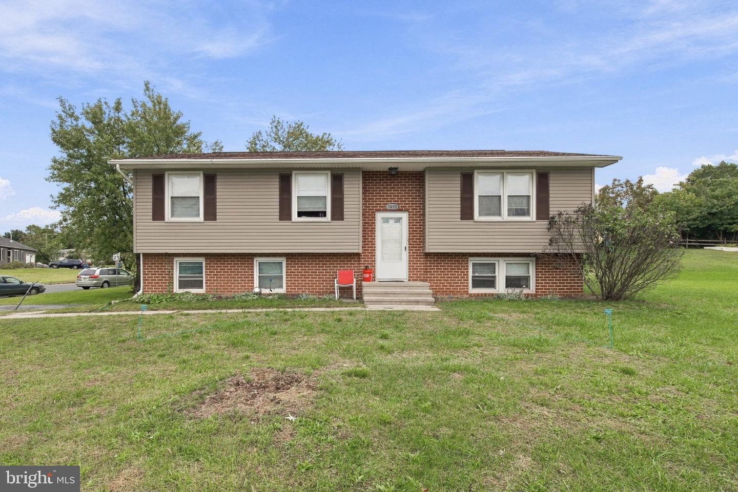 1695 Douglas Dr Property Photo 1