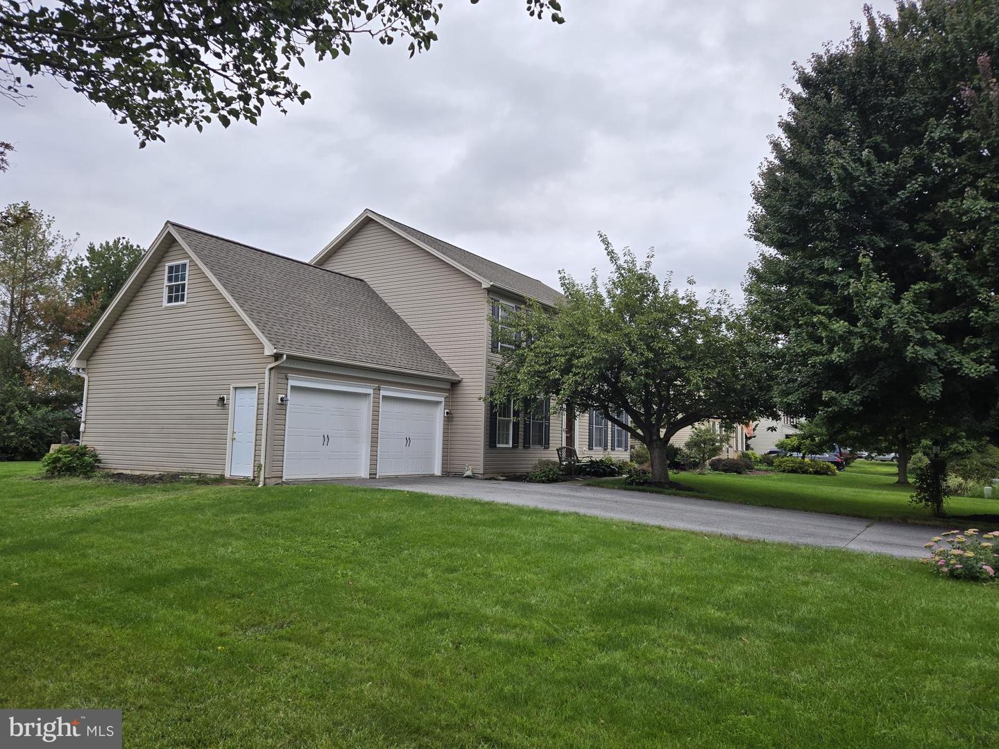 25 W Eppley Dr Property Photo 2