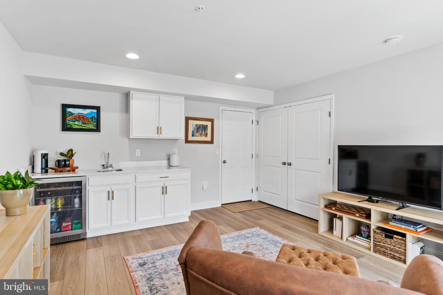3230 Parade St Property Photo 5