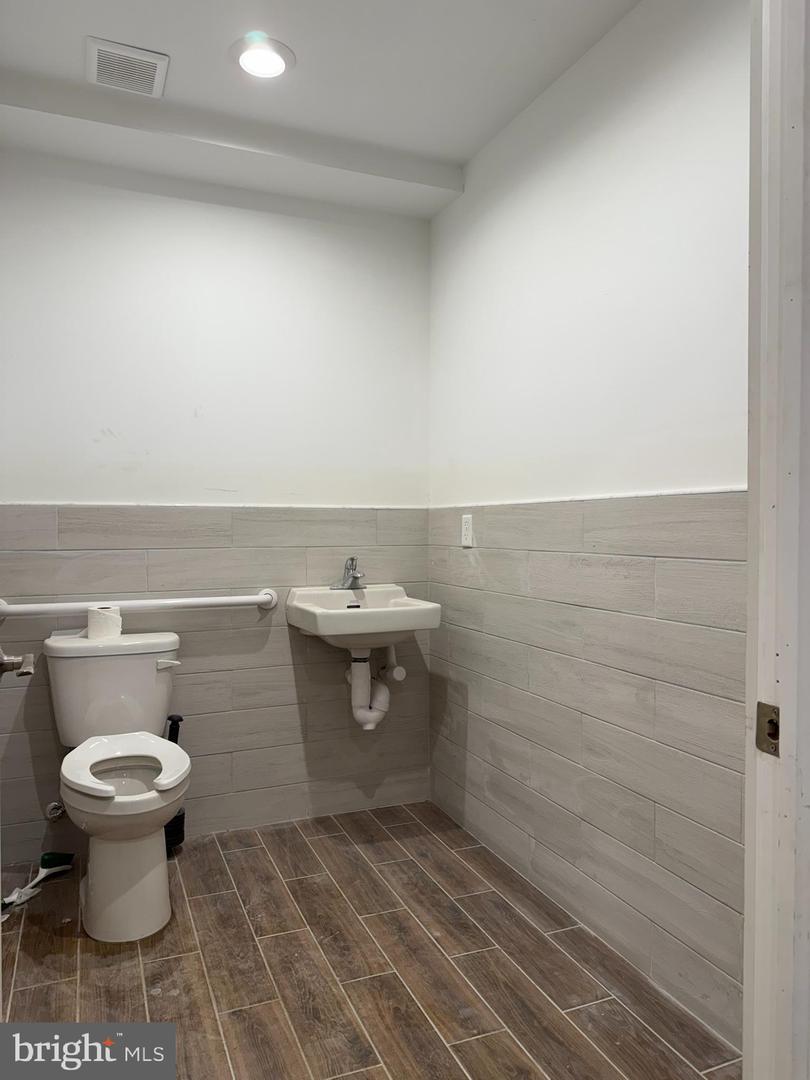 128 S First St #128 Property Photo 9