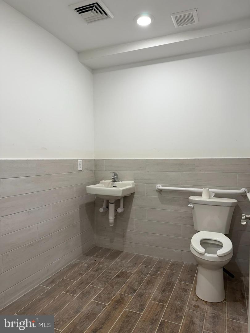 128 S First St #128 Property Photo 10