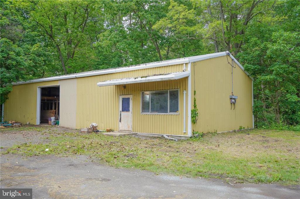 1582 W Blakeslee Boulevard Dr Property Photo 9