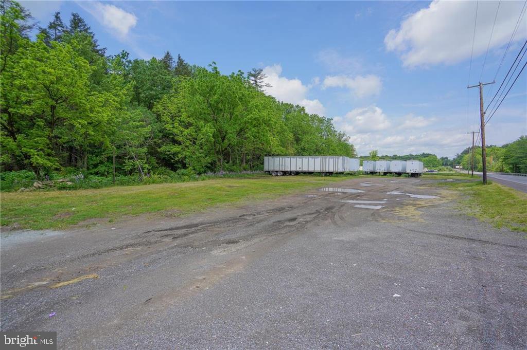 1582 W Blakeslee Boulevard Dr Property Photo 22