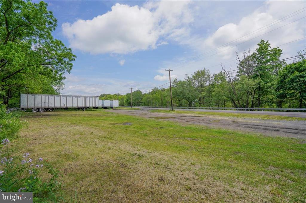 1582 W Blakeslee Boulevard Dr Property Photo 23
