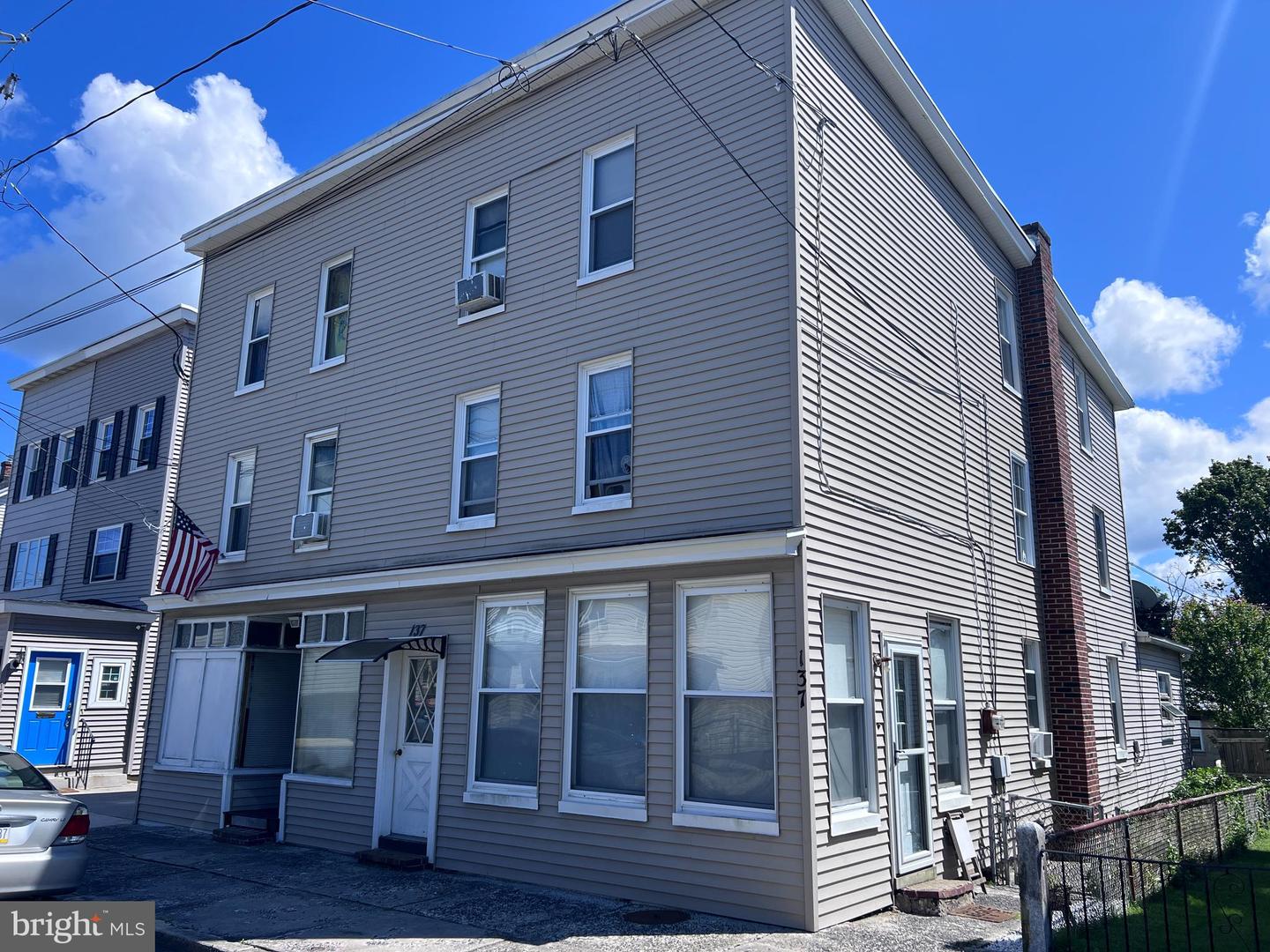 137 E White St Property Photo 1