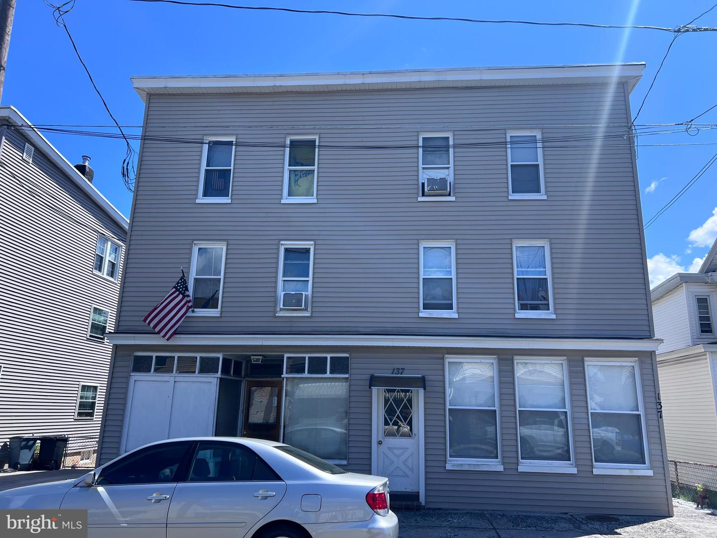 137 E White St Property Photo 2