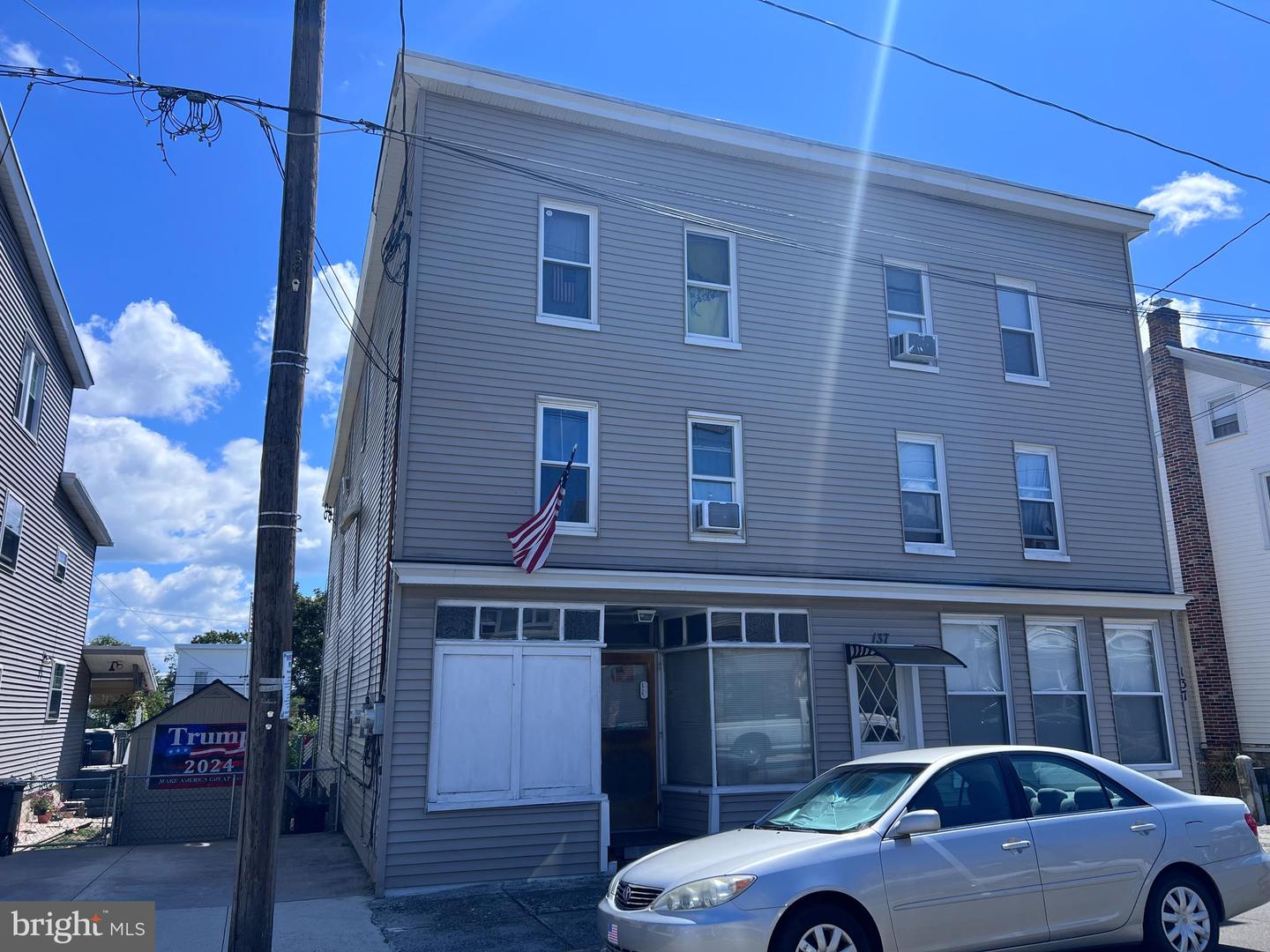 137 E White St Property Photo 4