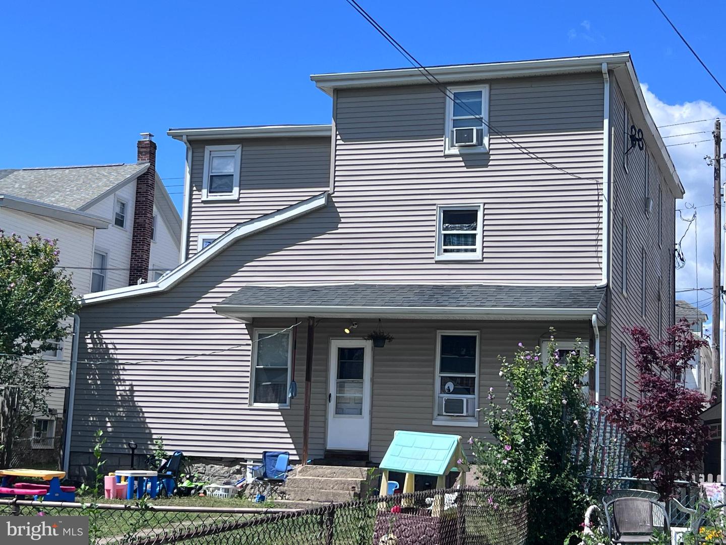 137 E White St Property Photo 5