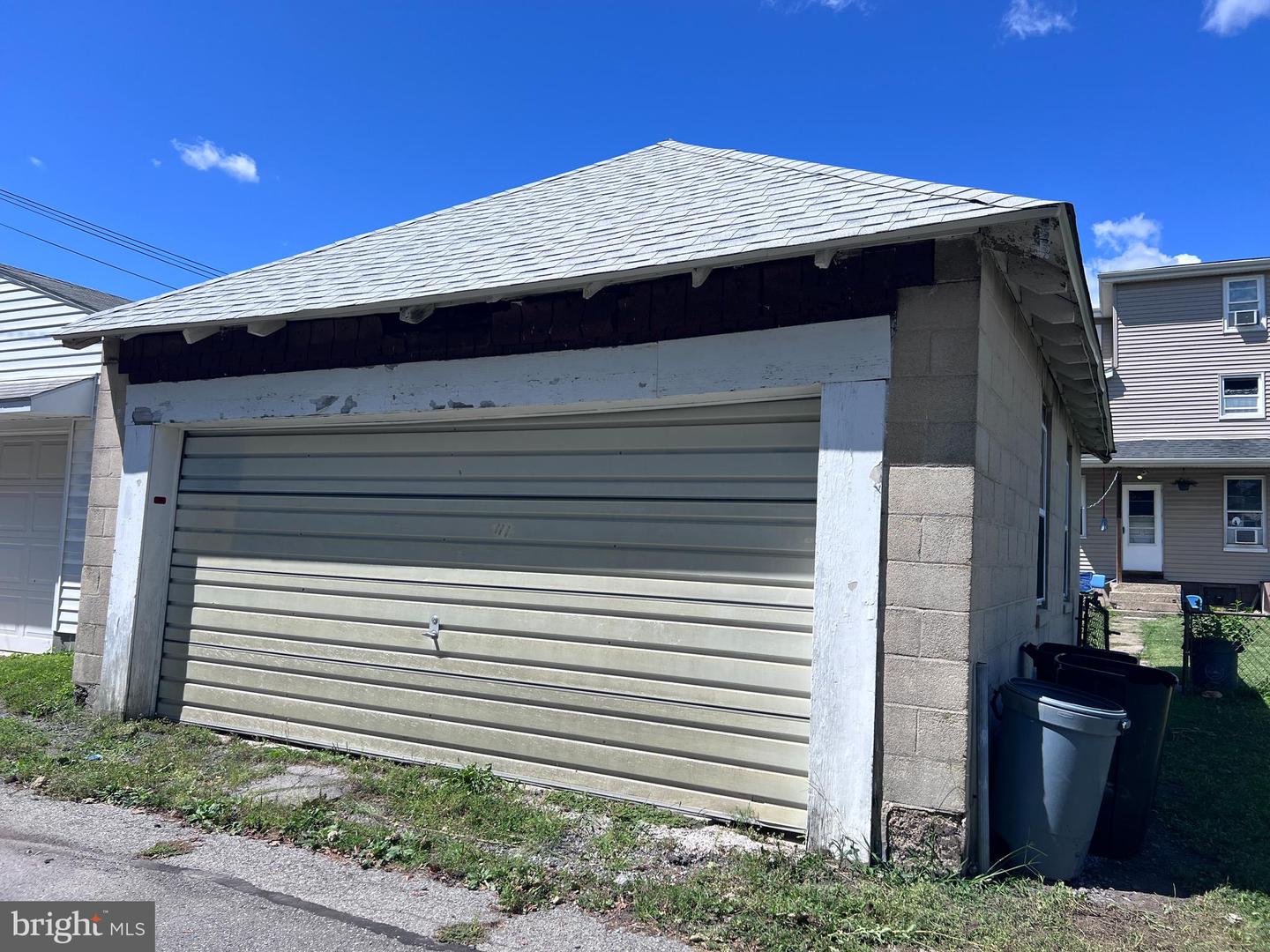 137 E White St Property Photo 8
