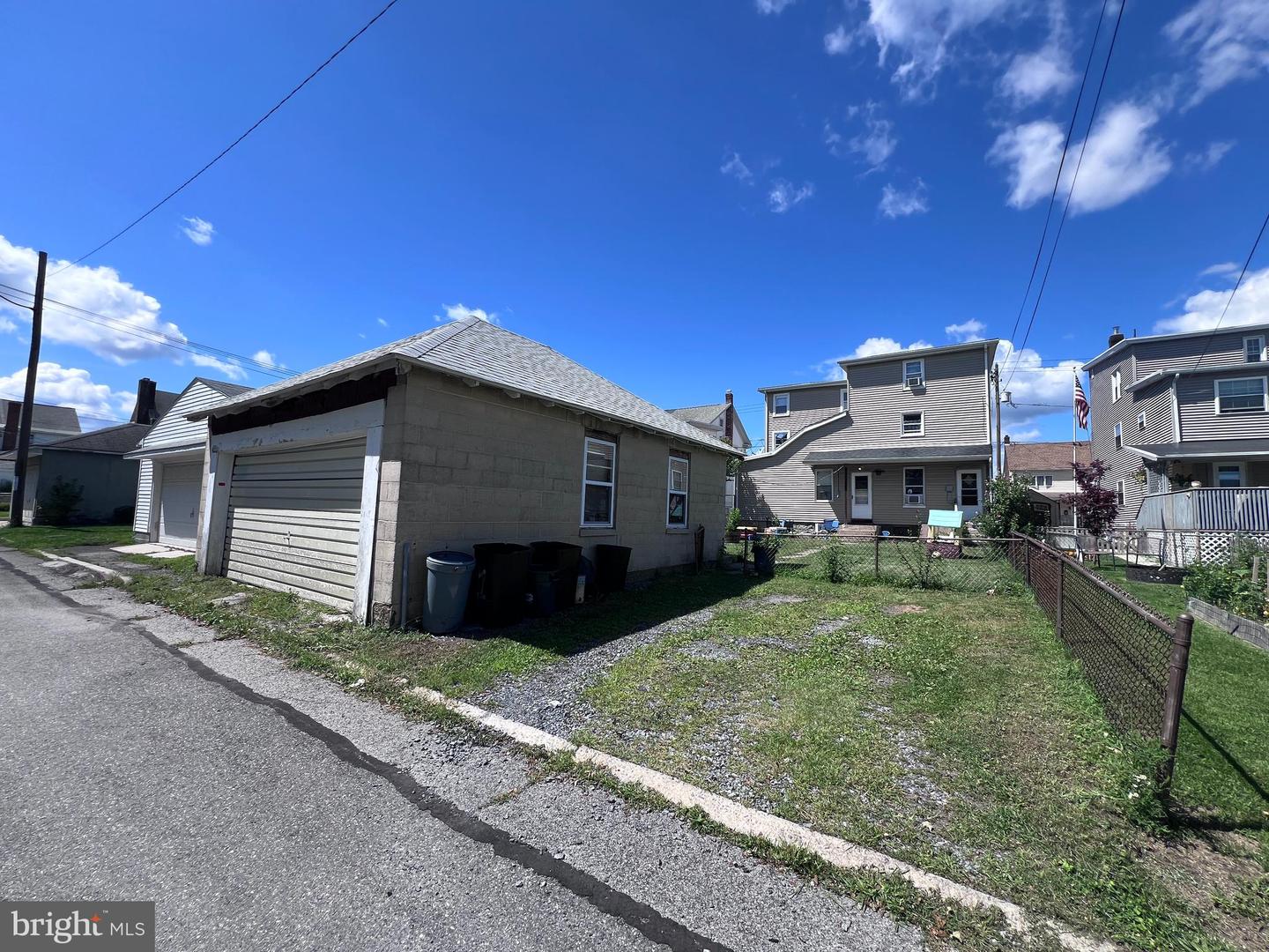 137 E White St Property Photo 9