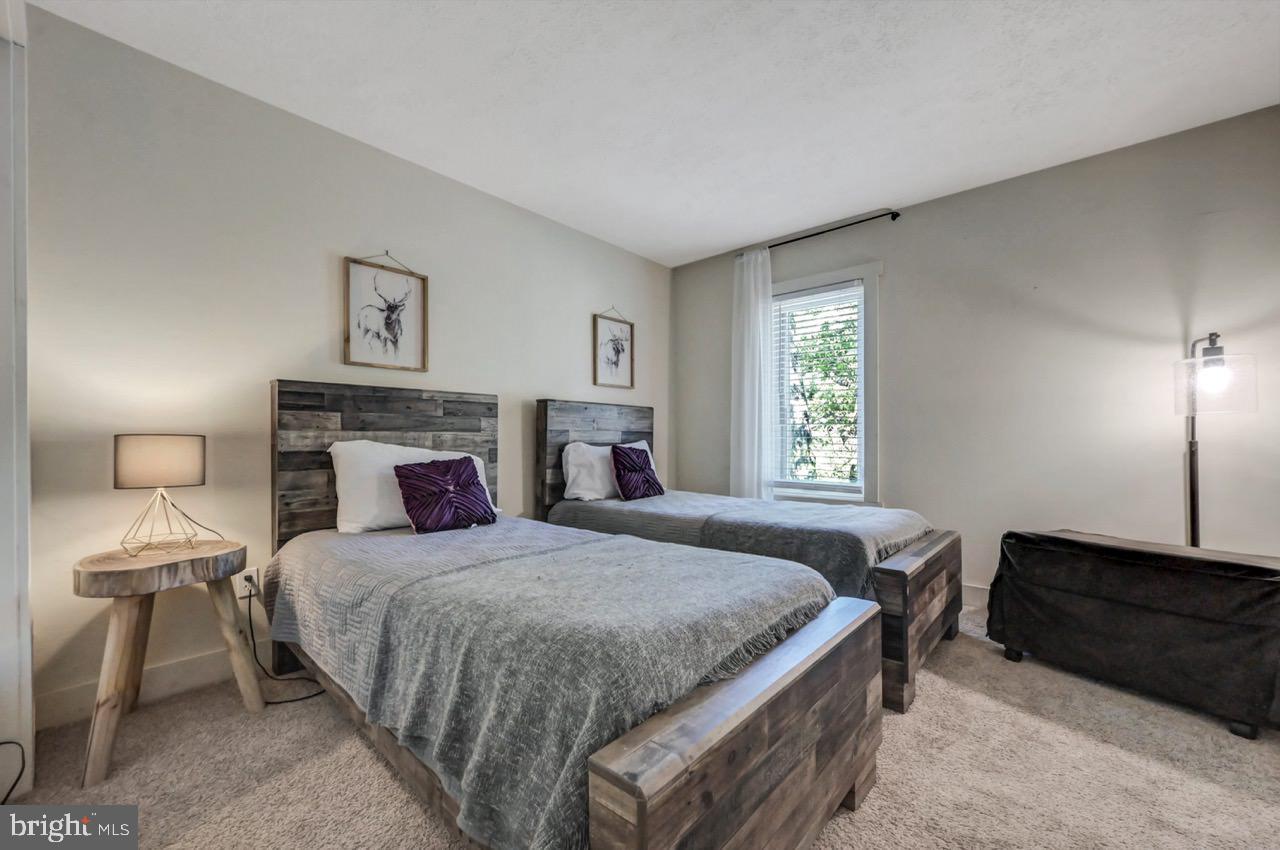40 Alpine Property Photo 36