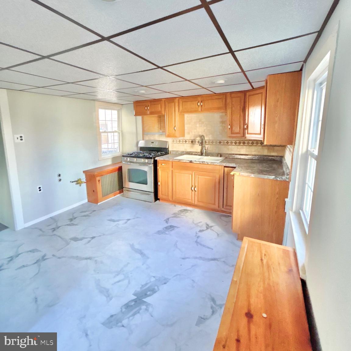 40 W Ridge St Property Photo 5
