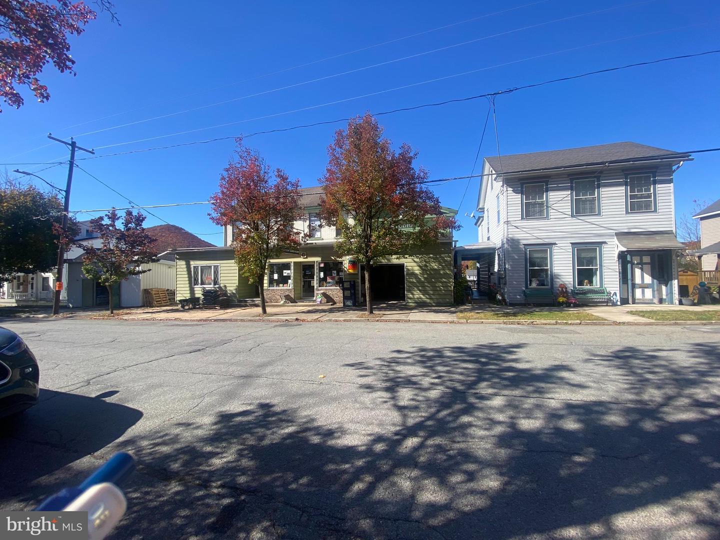 311-319 Center St Property Photo 1