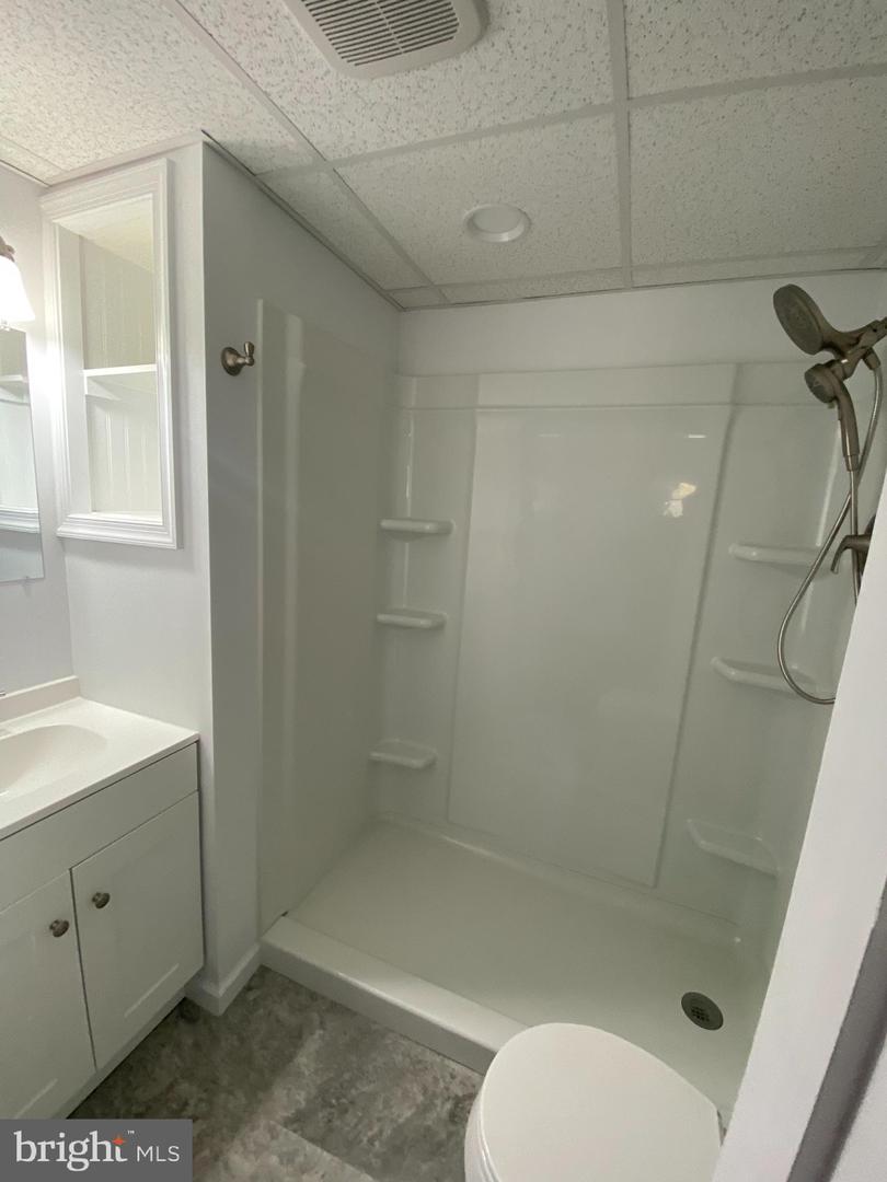 311-319 Center St Property Photo 15
