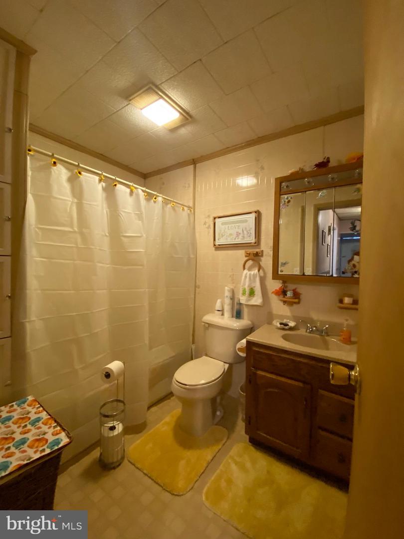 311-319 Center St Property Photo 25