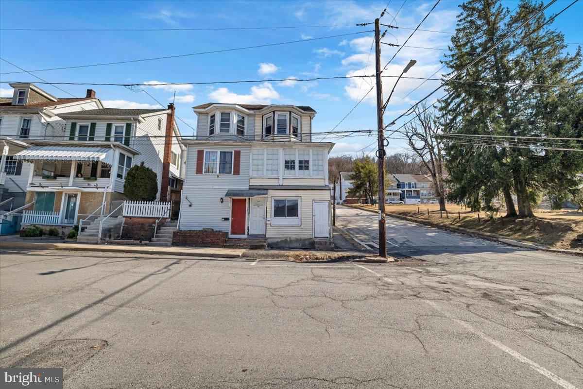 160 W Abbott St Property Photo