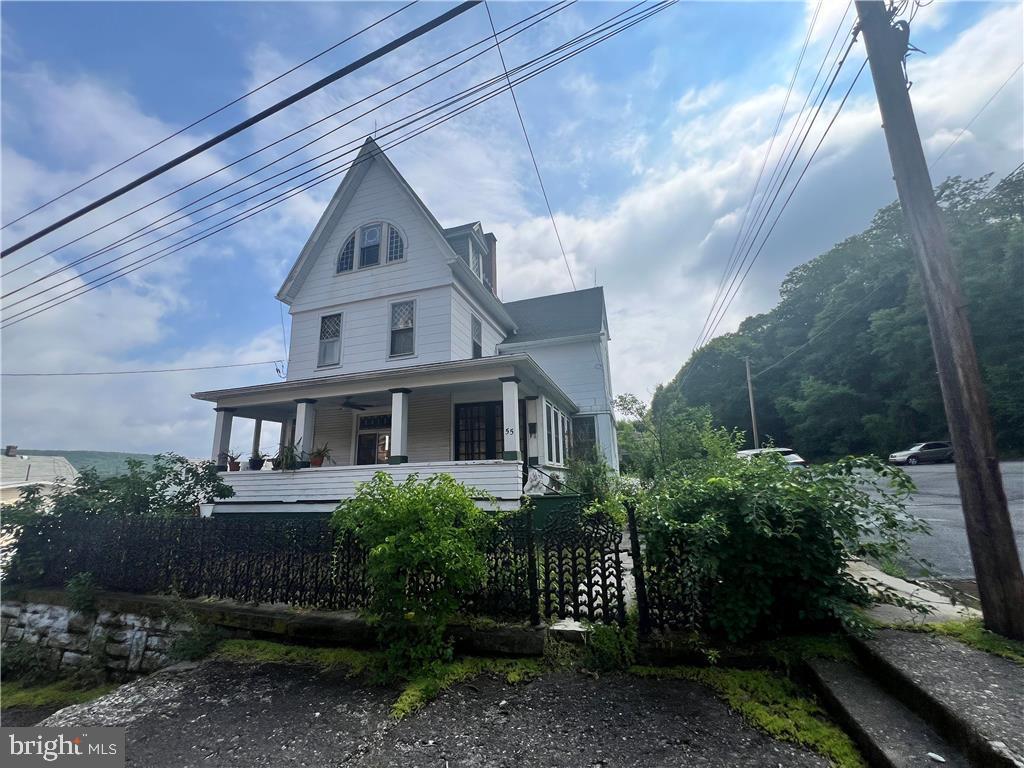 55 S Walnut St Property Photo