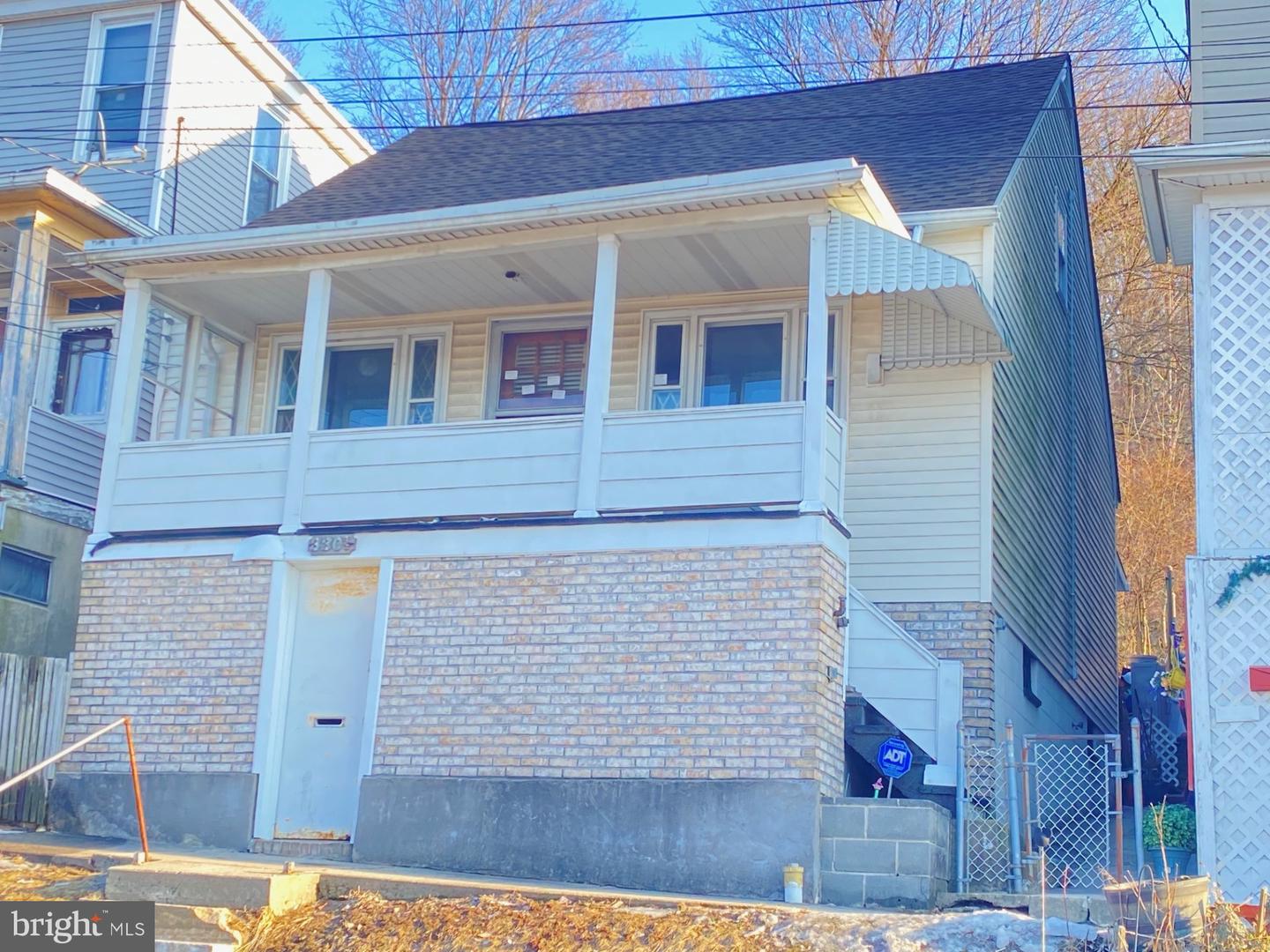 330-1/2 E Abbott St Property Photo