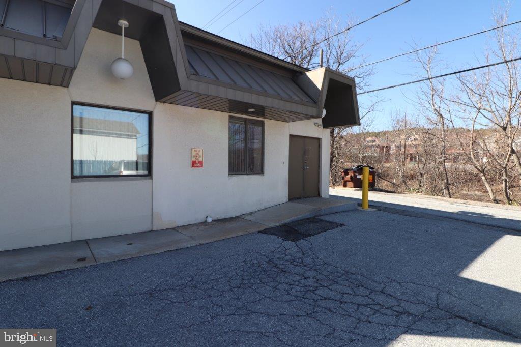 185 Delaware Ave #rear Property Photo 2