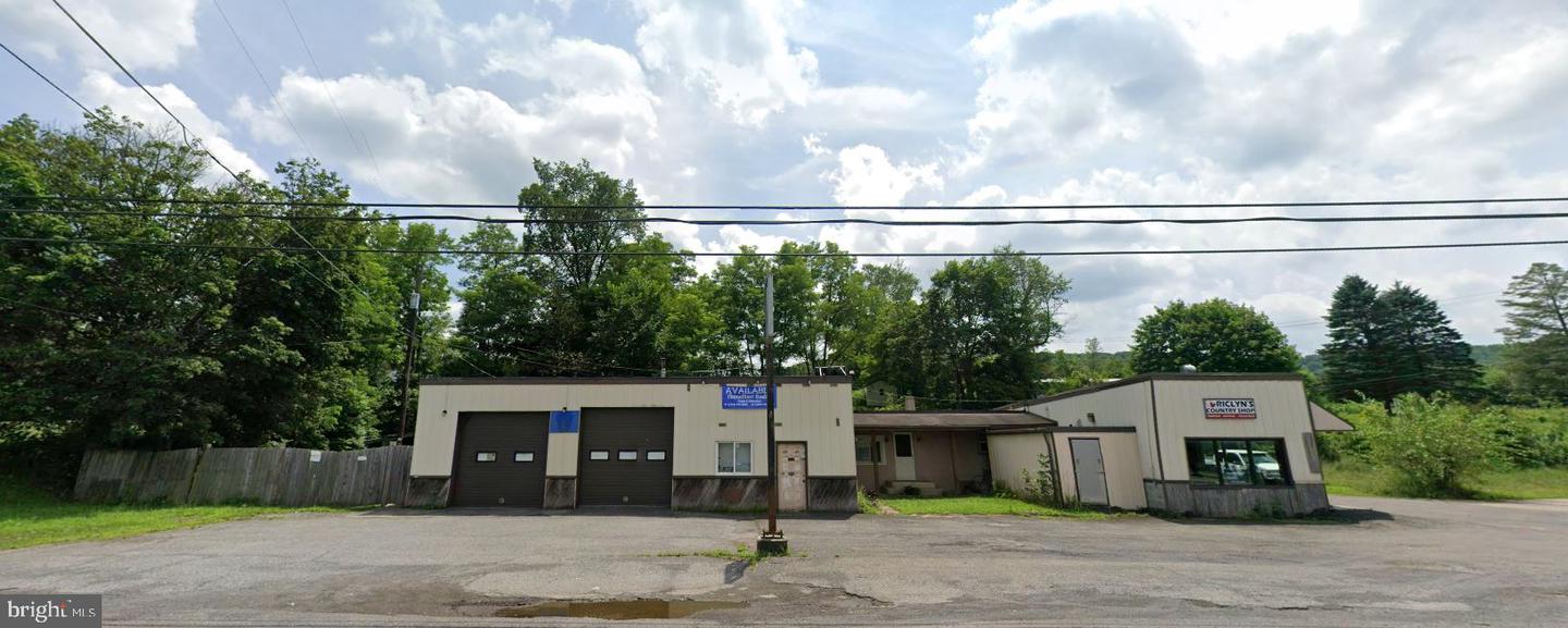 2381-2385-2381 Blakeslee Blvd Dr E Property Photo 3