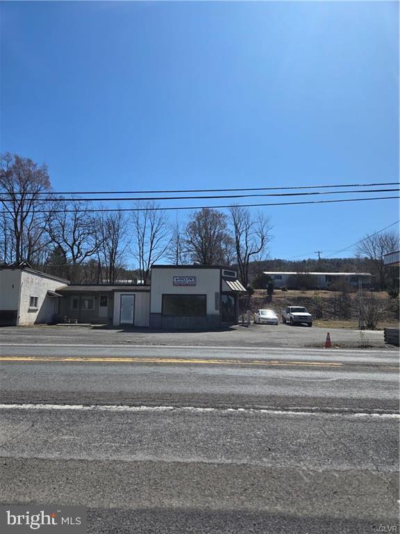 2381-2385-2381 Blakeslee Blvd Dr E Property Photo 5