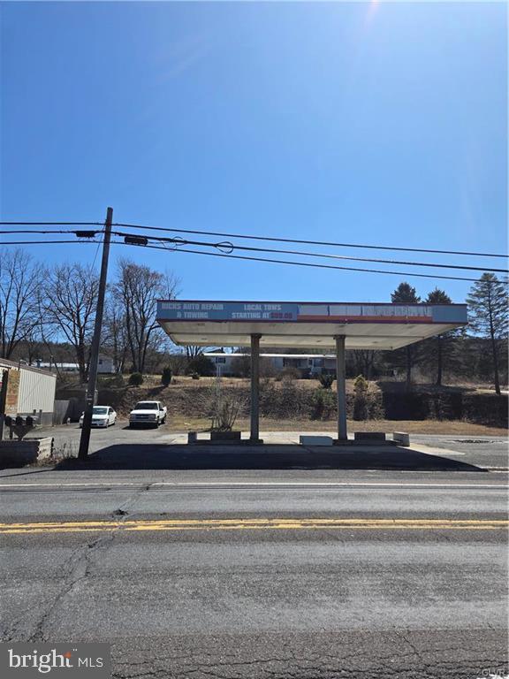 2381-2385-2381 Blakeslee Blvd Dr E Property Photo 6