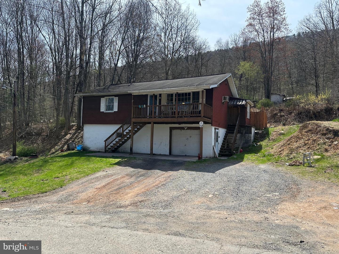 1165 E Catawissa St Property Photo 1