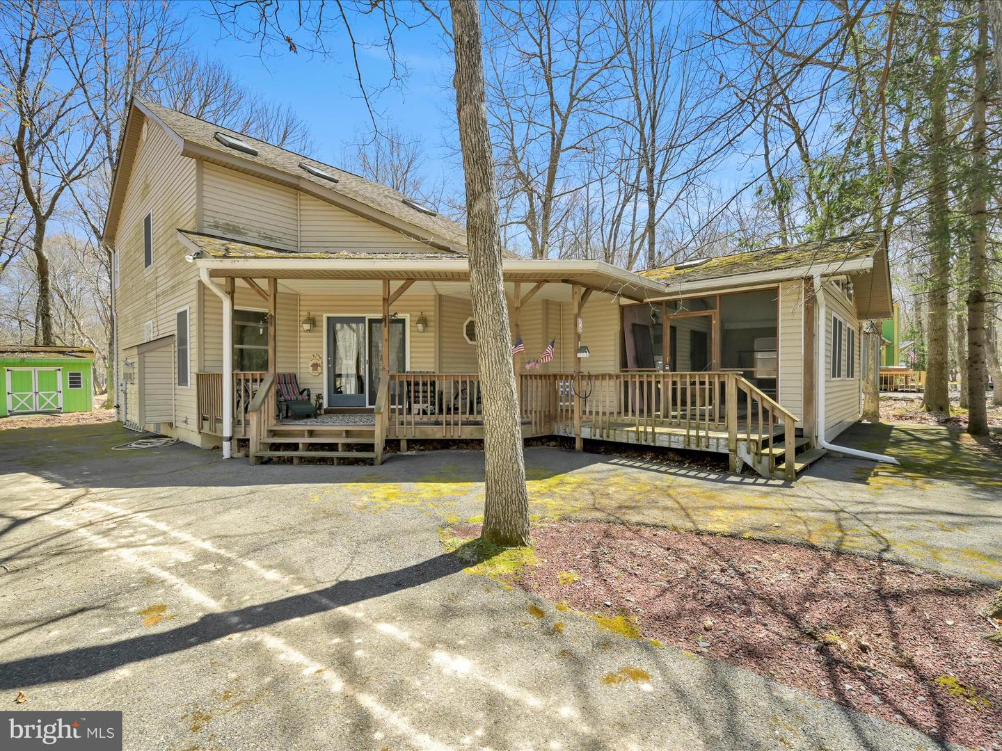 76 Thomas Ln Property Photo