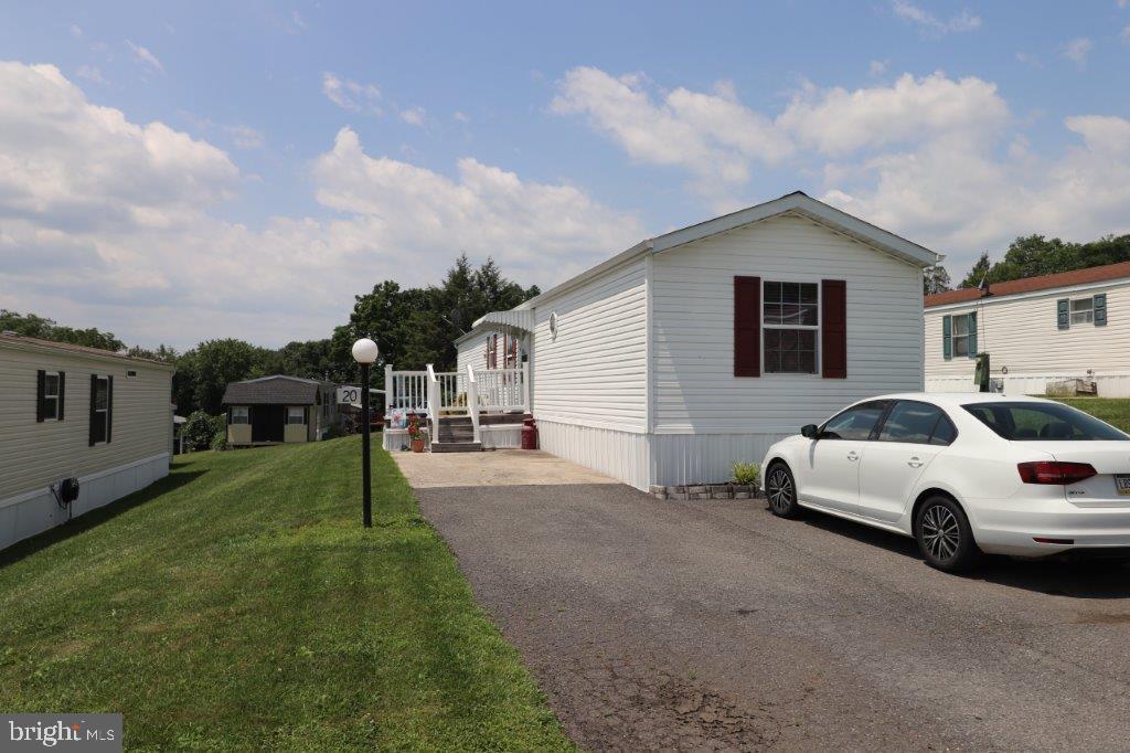 20 Hillside Pl Property Photo 1