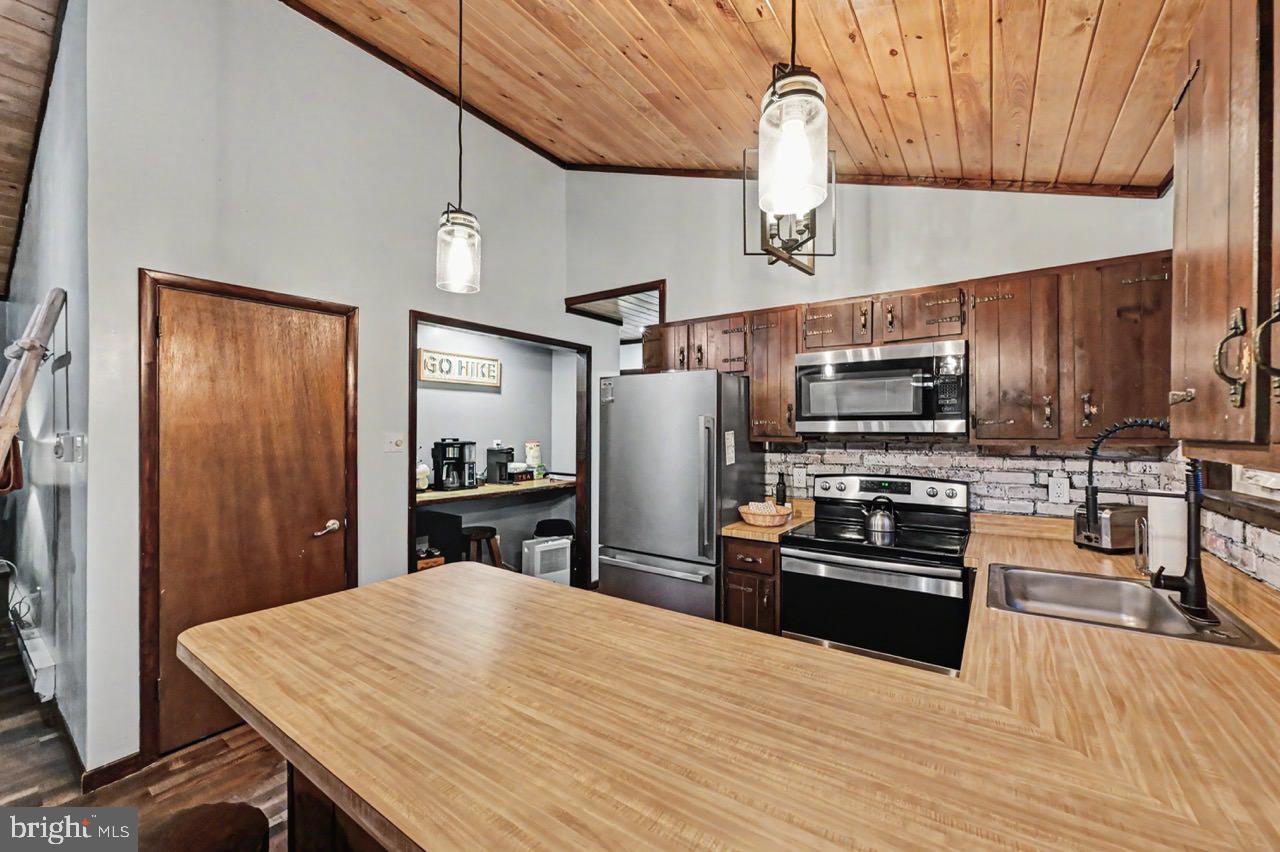 56 Dryden Dr Property Photo 17