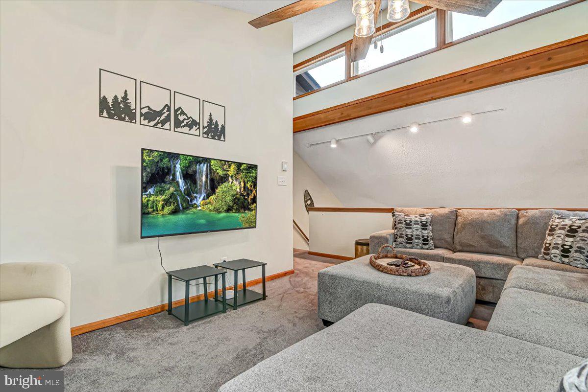 286 Mckuen Way Property Photo 34