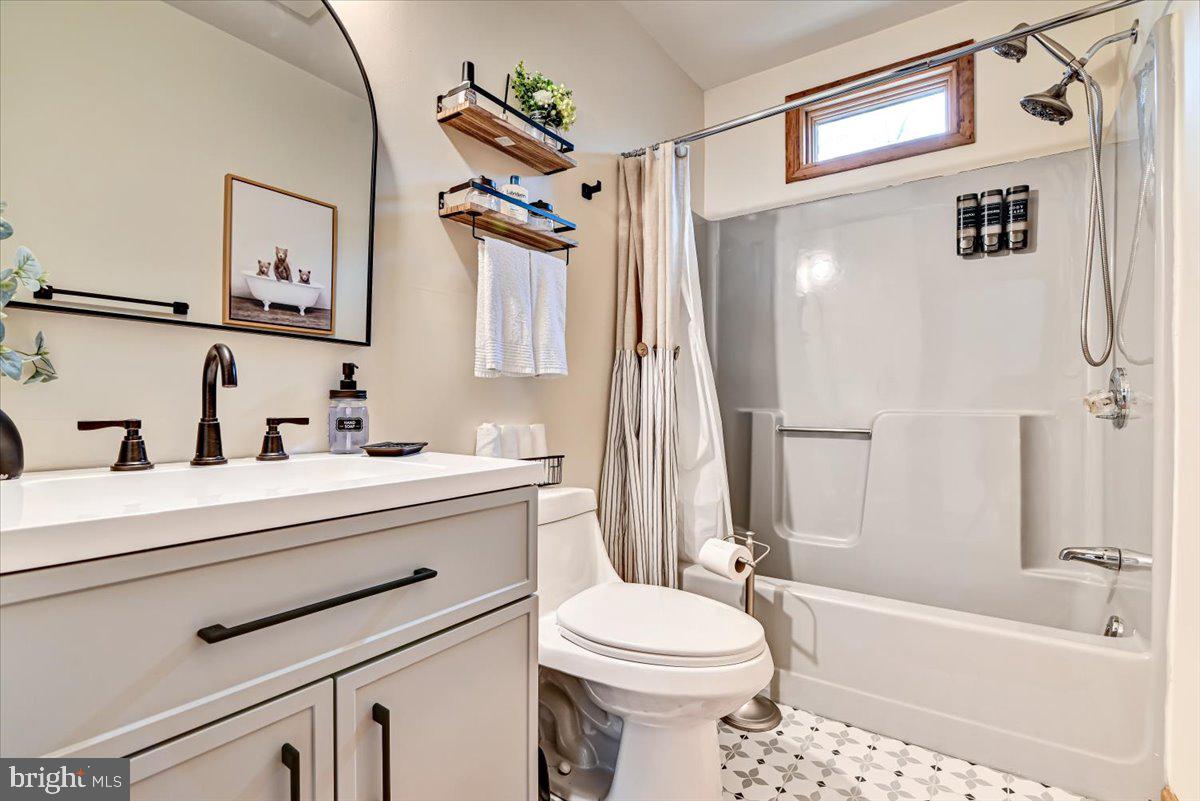 286 Mckuen Way Property Photo 40
