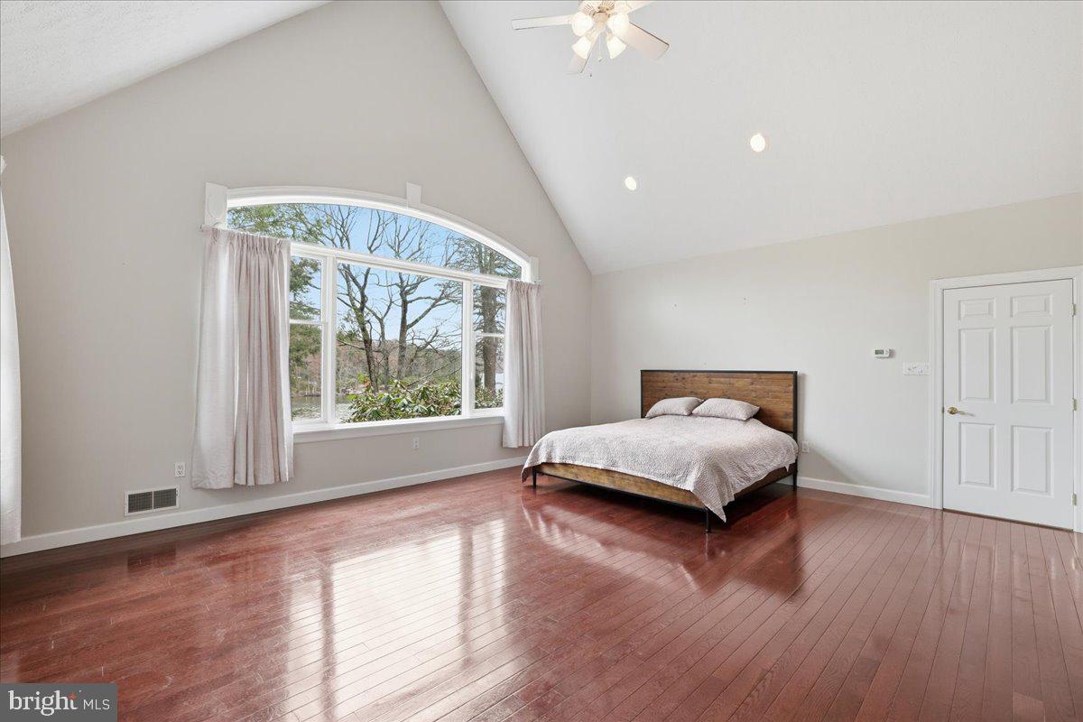 109 Lake Dr Property Photo 10