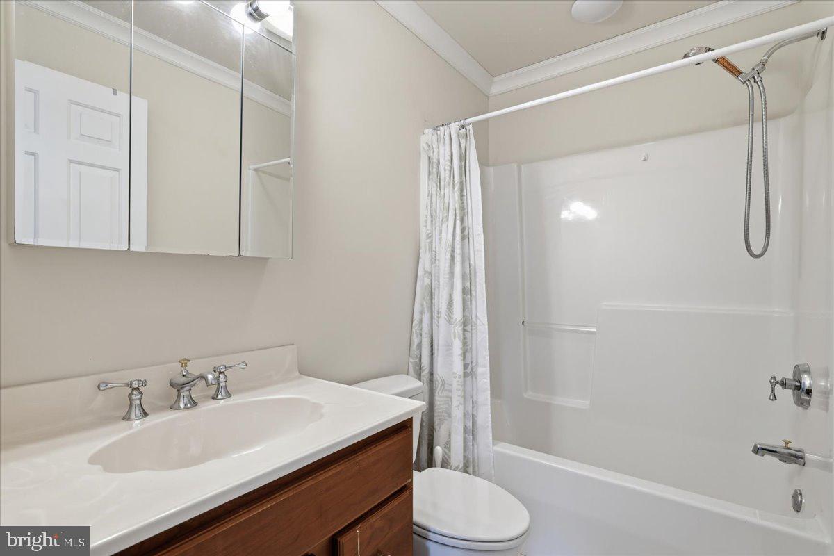 109 Lake Dr Property Photo 16