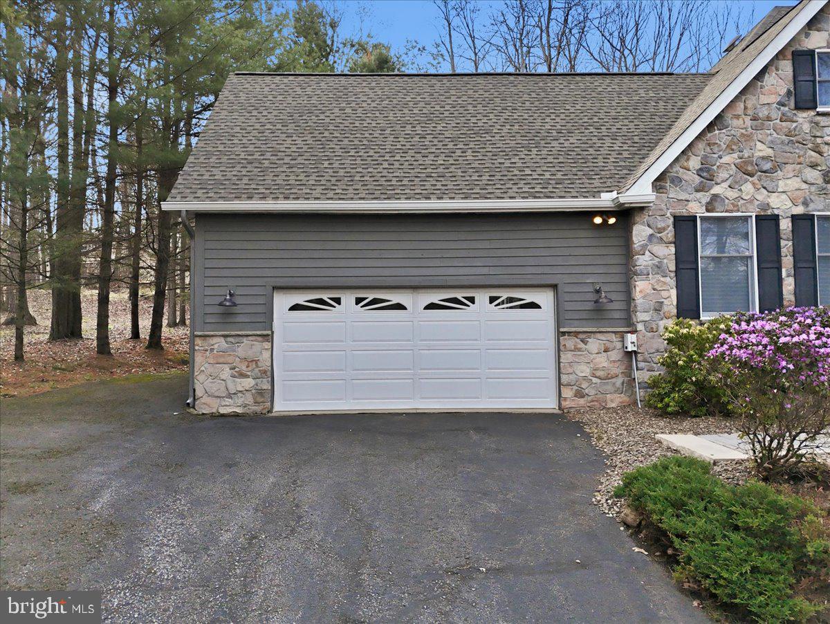 109 Lake Dr Property Photo 32