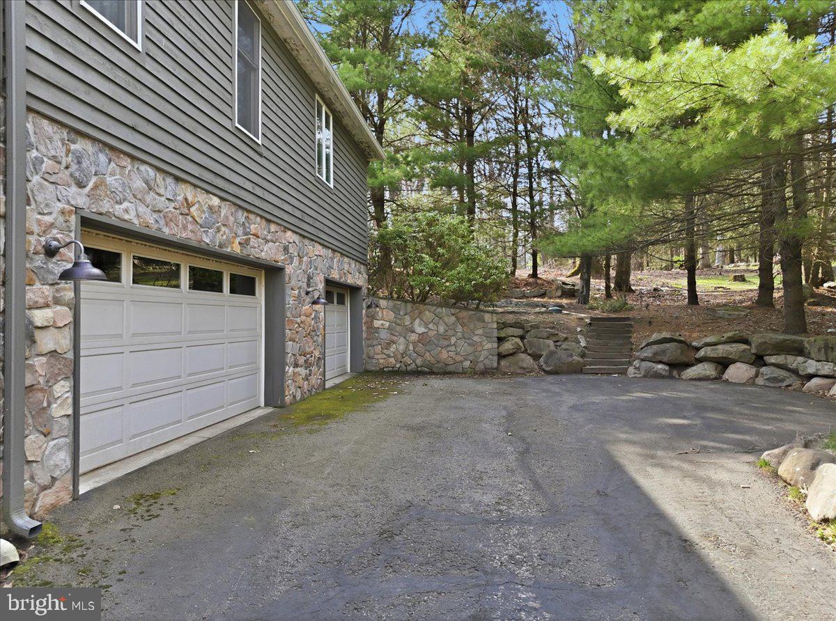 109 Lake Dr Property Photo 33