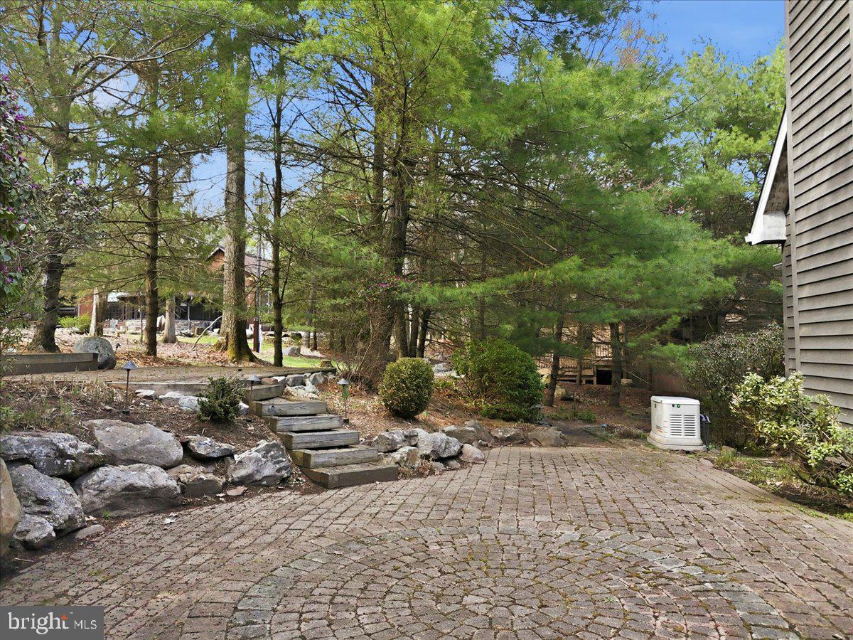 109 Lake Dr Property Photo 37